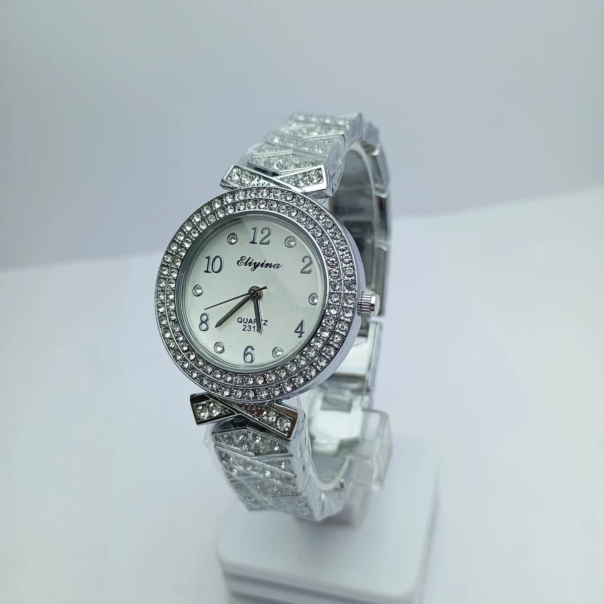 Fashionable  Round Dial Stainless Steel Silver Colour  Waterproof Watch For Women