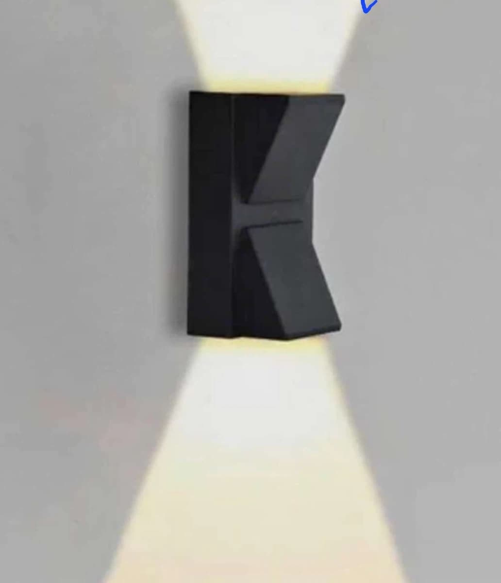 K wall light