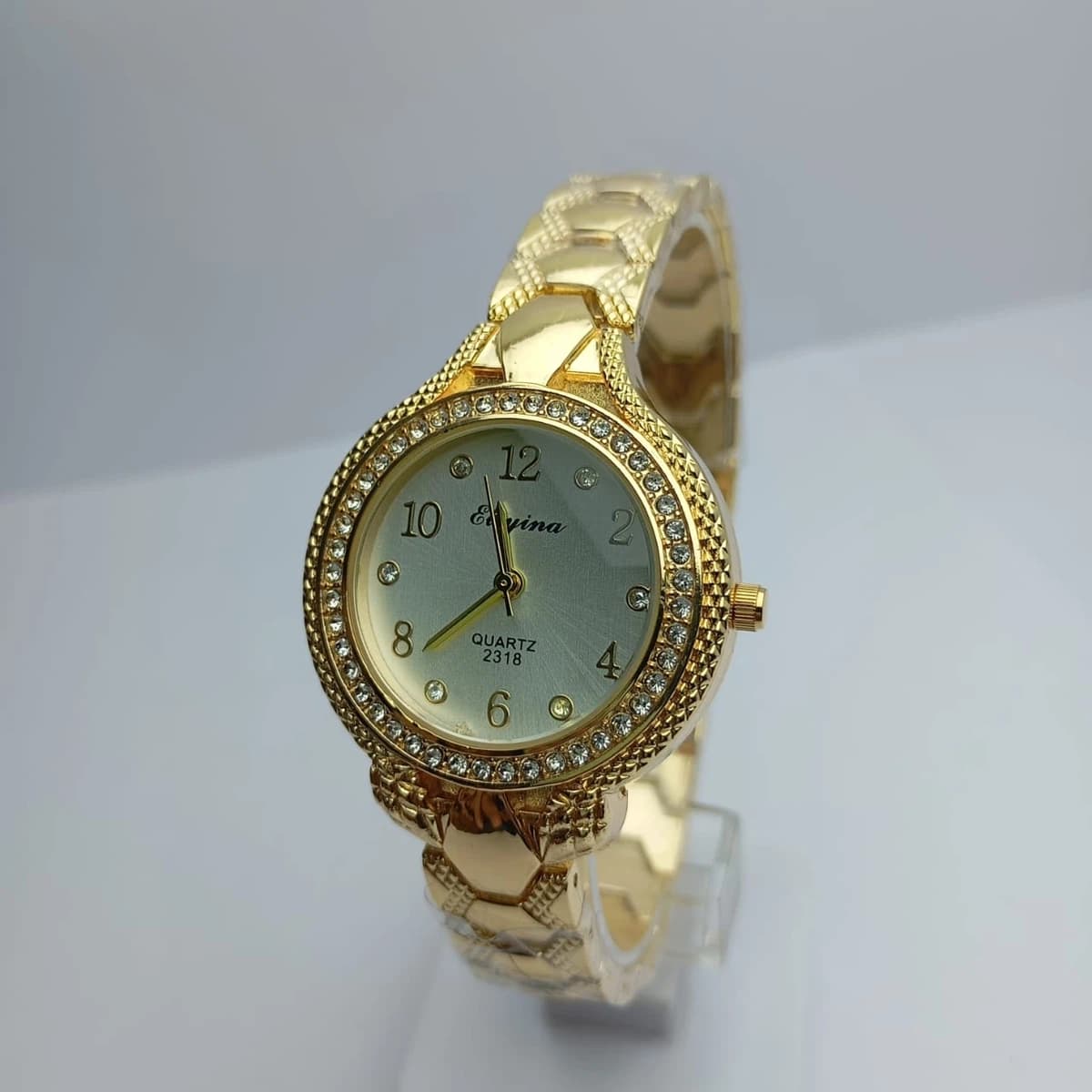 Golden Colour White Dial Fashionable Round Dial Stainless Steel Waterproof Watch For Women