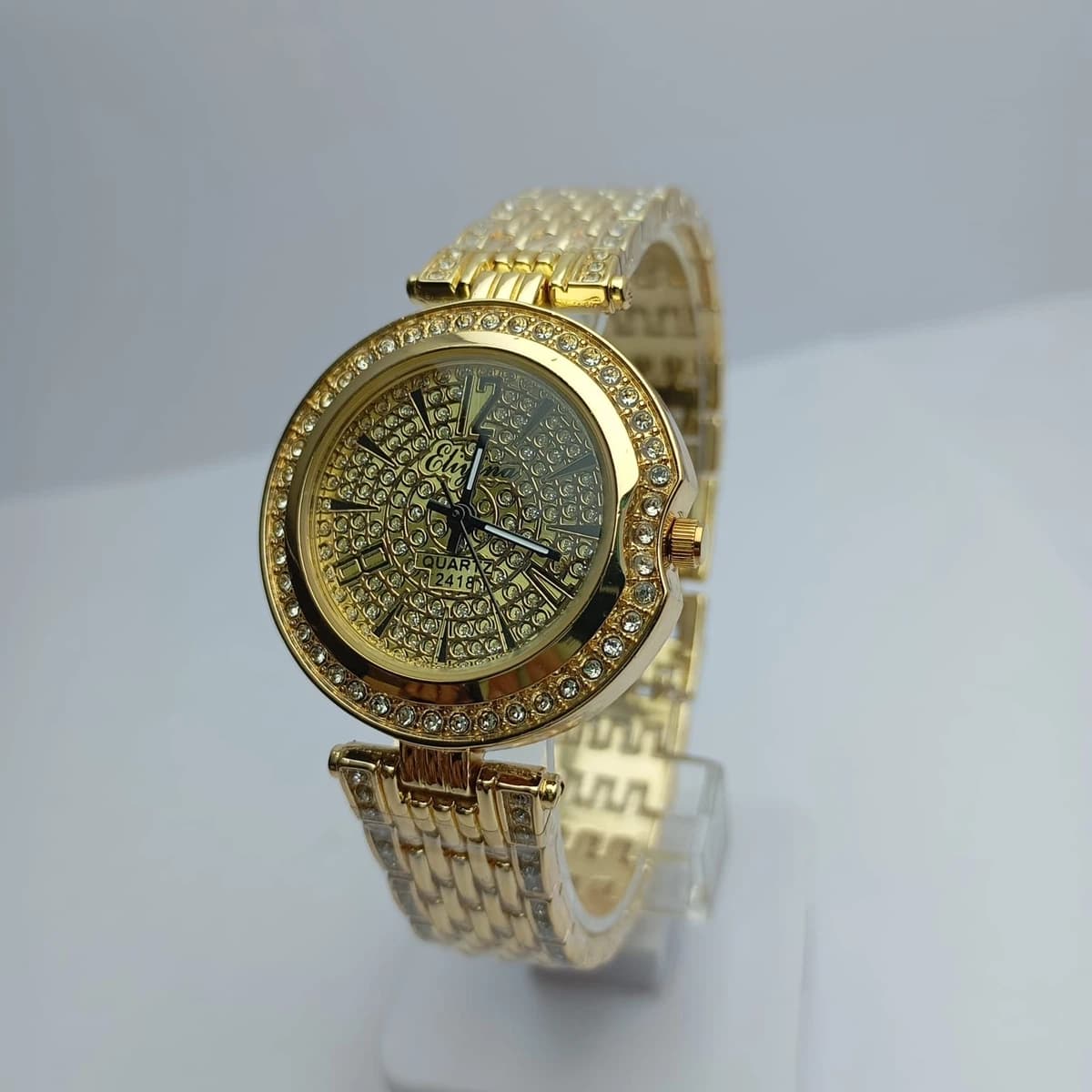 Women Watch Gold  Colour Fashionable  Round Dial Stainless Steel Waterproof Watch For Women