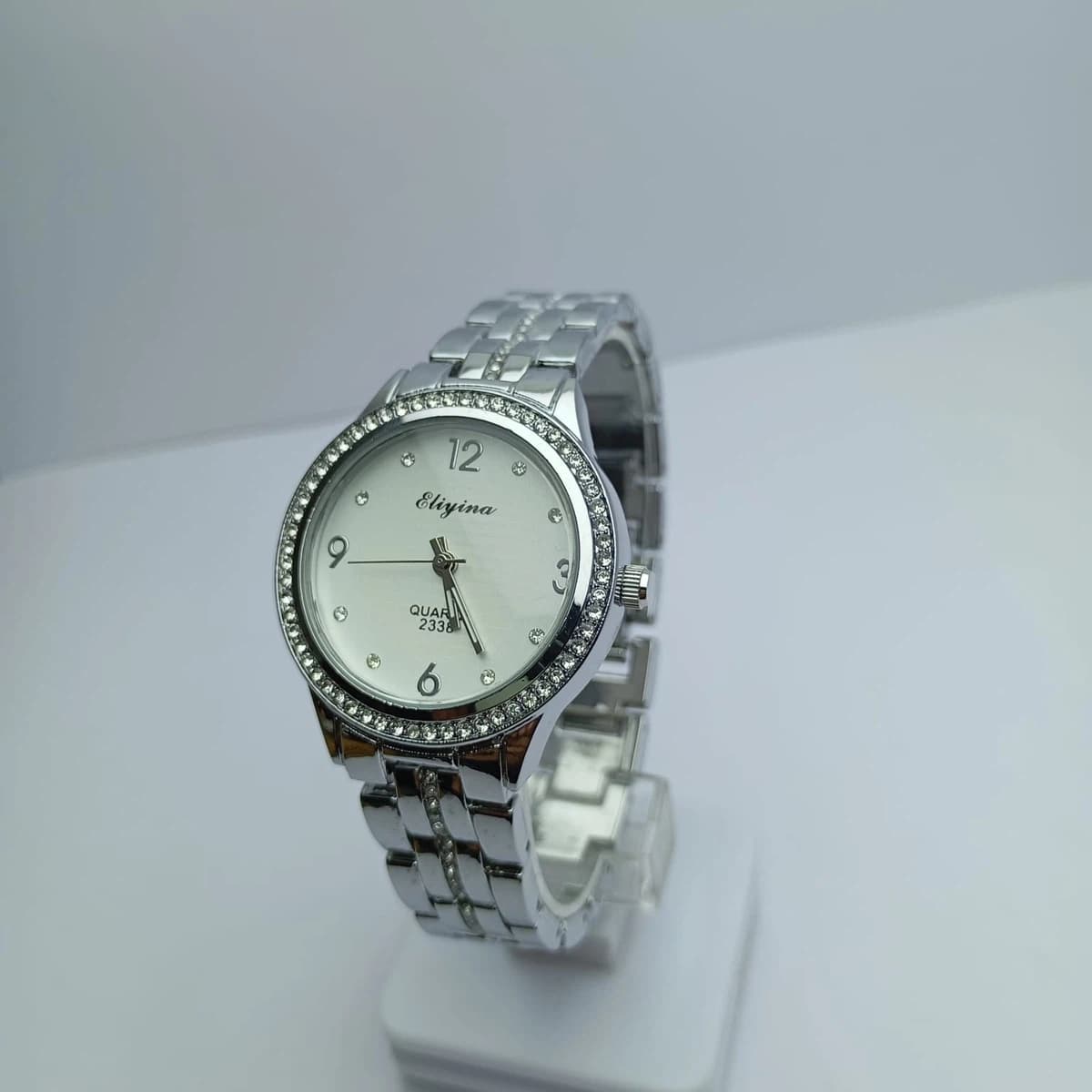 women watch waterproof round dial stainless steel material