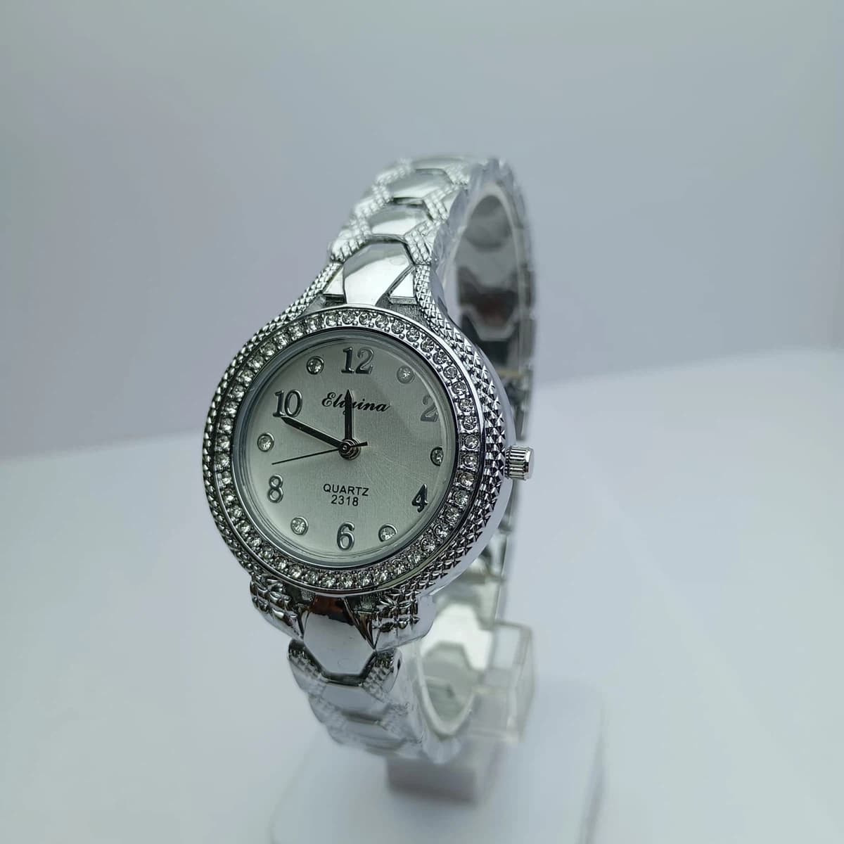 Fashionable  Round Dial Stainless Steel Waterproof Watch For Women Silver Colour