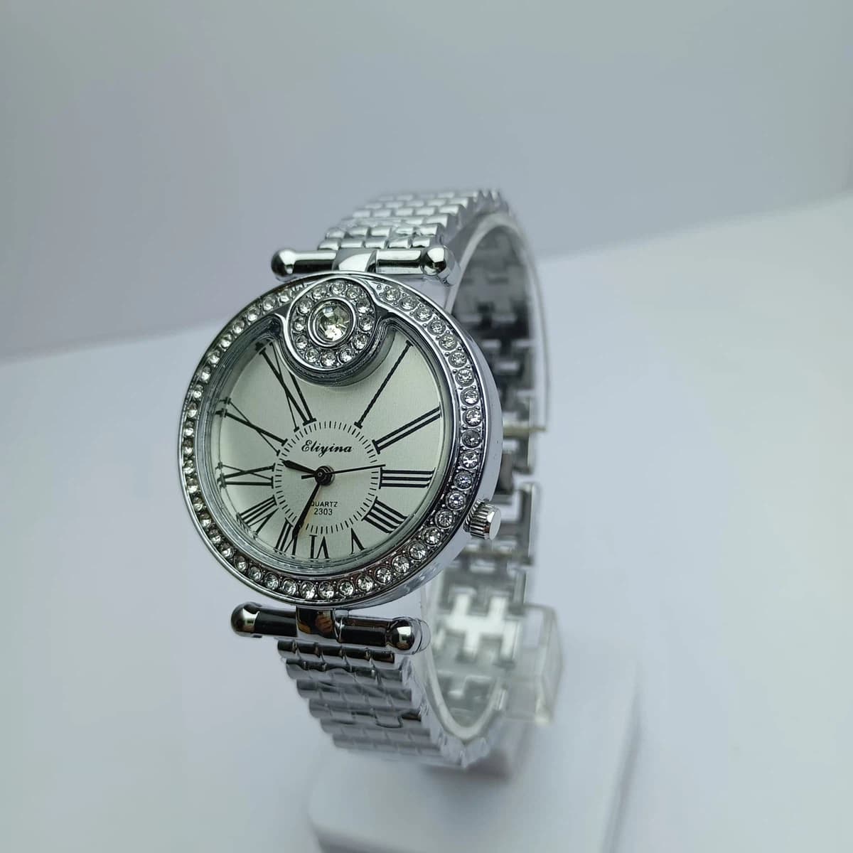 Silve Colour Fashionable  Round Dial Stainless Steel Waterproof Watch For Women