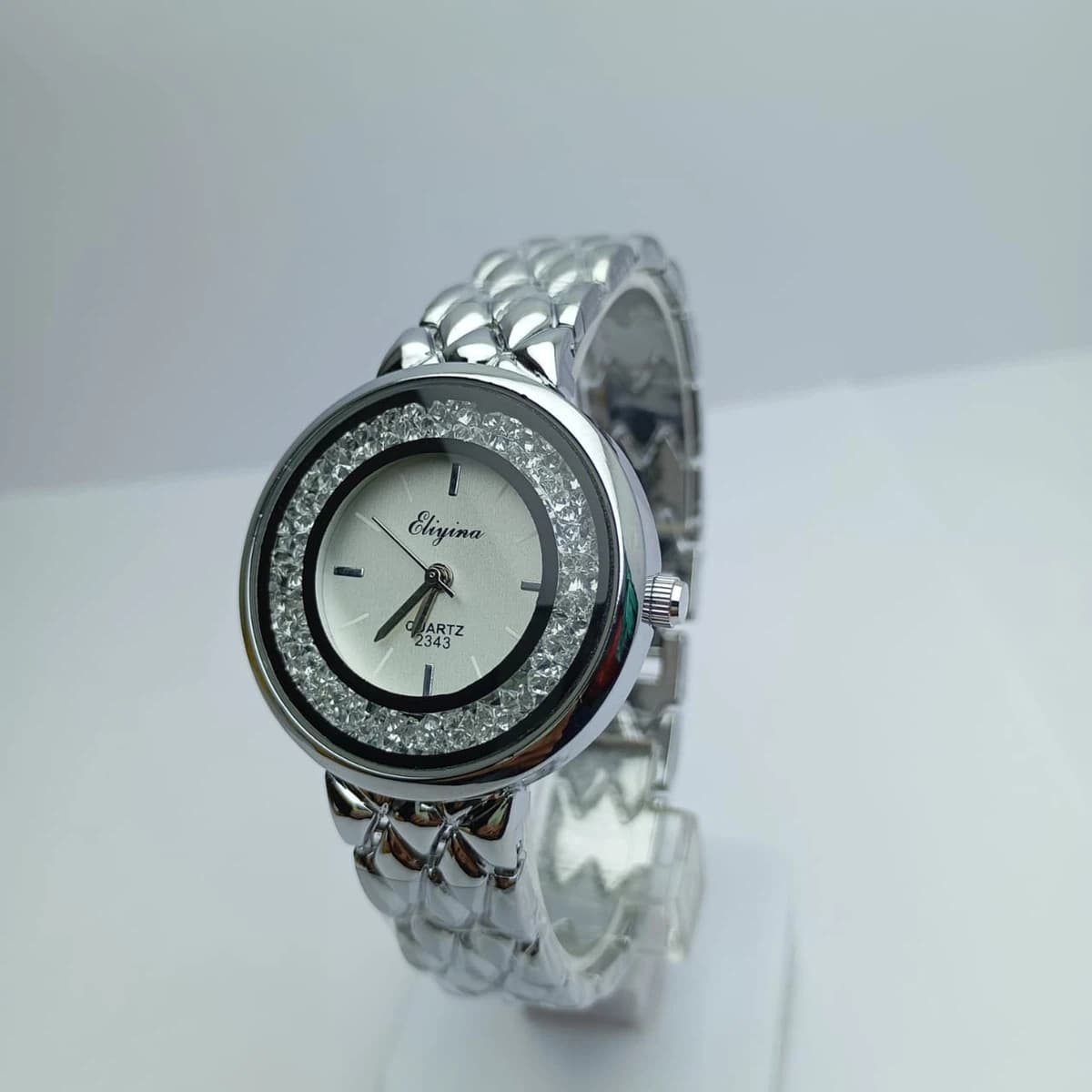 Women Watch Silver Colour Fashionable  Round Dial Stainless Steel Waterproof Watch For Women
