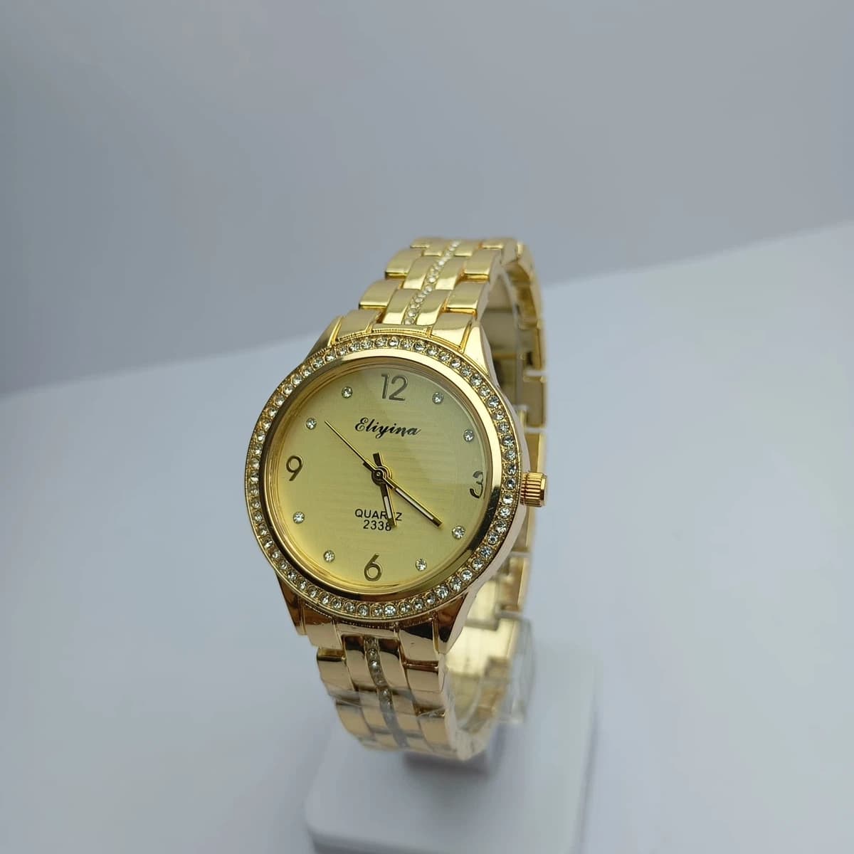 Fashionable  Round Dial Stainless Steel Waterproof Golden  Watch For Women