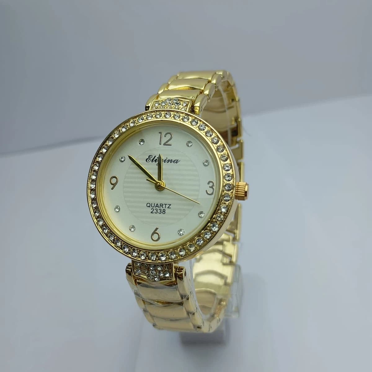 Fashionable  Round Dial Stainless Steel Golden Colour White Dial  Waterproof Watch For Women